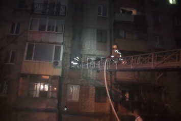 В Харькове прохожий спас из огня двухлетнего мальчика и пожилого мужчину