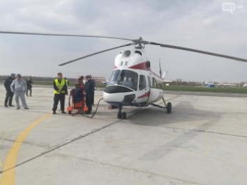 В Запорожье впервые поднялся в небо украинский многофункциональный вертолет "Надия" (видео)