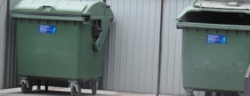 В Мариуполе разыскивают вандалов, которые жгут и воруют мусорные евроконтейнеры (ФОТО)