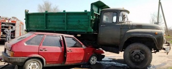 В Запорожье «девятка» столкнулась с грузовиком: пострадали два человека, - ФОТО
