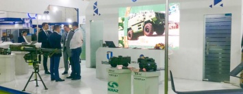АвтоКрАЗ представил свои броневики Фиона и Халк на выставке в Индии