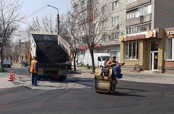 В Бердянске продолжается текущий ремонт дорог
