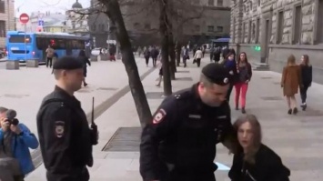 Массовые протесты в Москве: на улицах арестовывают требующих вернуть Telegram (видео)