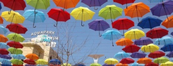 Одесскую Аркадию украсили разноцветные зонты: приходи фотографироваться (ФОТО)
