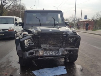 В Киеве пьяный автомойщик угнал и разбил элитное авто Медведчука