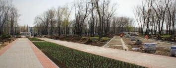 В Покровске продолжаются работы первого этапа реконструкции парка "Юбилейный"
