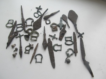 Пограничники нашли в рюкзаке украинского водителя древнее оружие и предметы старины
