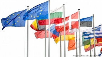 Еврокомиссия хочет начать переговоры с Албанией и Македонией