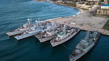 Офицеры ВМСУ пригрозили Порошенко вернуться в Крым за жильем