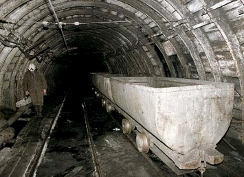 Взрыв на шахте в Донецкой области: спасатели изолируют опасный участок
