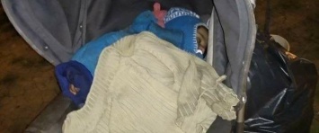 У одесского вокзала среди ночи нашли коляску с ребенком (ФОТО)