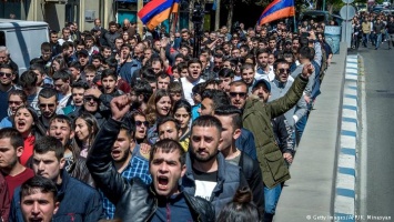 В Ереване оппозиция возобновила акции протеста