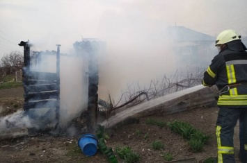 В частном дворе на Луганщине произошел пожар