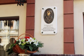 На Ланжероновской установили памятную доску в честь канцелярии герцога Ришелье