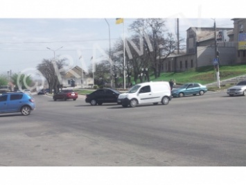Водитель на КИА в центре города сбил скутериста (фото)