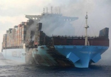 В Аравийском море уже полтора месяца горит контейнеровоз Maersk Honam