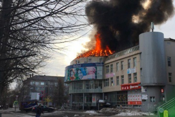В России снова горел торговый центр