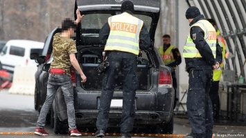Еврокомиссар призвал Берлин отменить проверки на границах