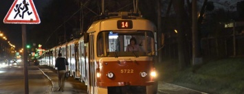 В Киеве трамвай врезался в легковушку