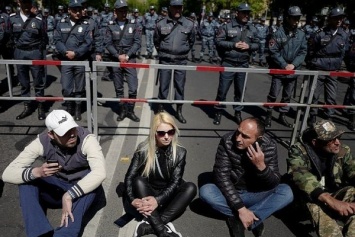 Бархатная революция в Армении: полиция готовится применить летальное оружие