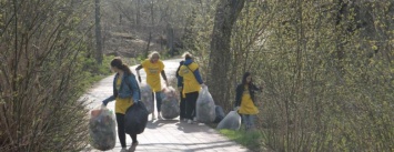 Акция «Сумская весна - 2018. За чистую окружающую среду»: волонтеры СумГУ частично расчистили территорию Чешки