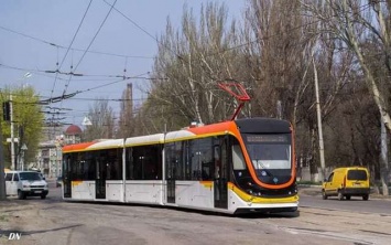 На уникальных подъемах Днепра испытывают новейшие низкопольные трамваи
