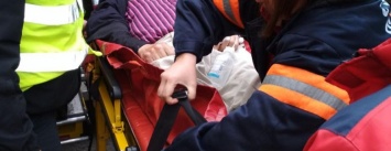 В Запорожье подъемник мусоровоза упал на прохожего, он умер в больнице, - ФОТО