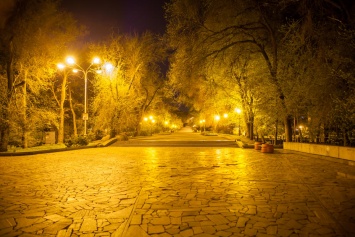 Ночная красота парка Глобы: как ночью выглядит центральный городской парк Днепра?
