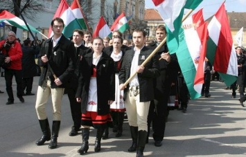 МИД: На Закарпатье выдано более 100 тысяч венгерских паспортов