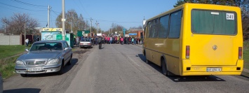 Жители пгт Обуховка перекрыли въезд в населенный пункт