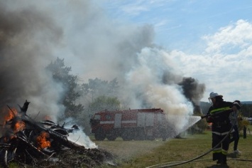 Крымские спасатели с помощью вертолета ликвидировали условный лесной пожар в Симферопольском районе