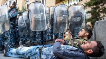 ЕС призвал Армению освободить задержанных участников протеста