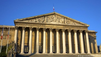 Национальное собрание Франции ужесточило миграционное законодательство