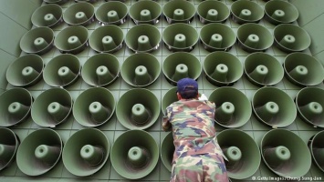Южная Корея остановила радиопропаганду на границе с КНДР
