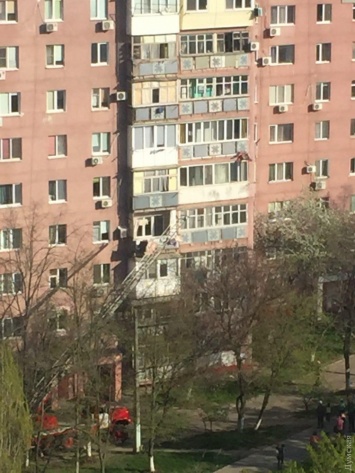 Под Одессой пенсионерка выпала с шестого этажа и чудом выжила. Фото