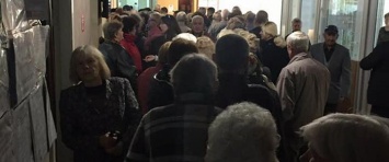 Николаецы жалуются на огромные очереди в поликлинике, - ФОТО