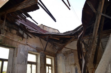 Дом, в котором Гоголь писал второй том "Мертвых душ", стремительно разрушается: упавшая крыша пробила пол второго этажа