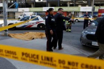 В Торонто микроавтобус протаранил толпу людей, 10 человек погибло
