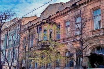 В Одессе обрушился знаменитый дом Гоголя - уничтожены перекрытия и старинный декор
