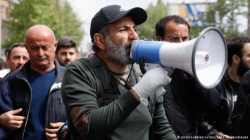 Лидер армянской оппозиции призвал провести новый митинг 25 апреля
