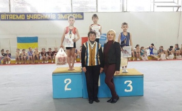 Бердянские акробаты показали высокие результаты во Всеукраинском турнире