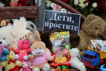 Месяц после трагедии в Кемерово: Почему в гибели десятков людей обвиняют пожарного?