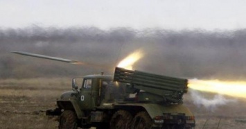 Ситуация на фронте: террористы бьют из "Градов", танков и артиллерии