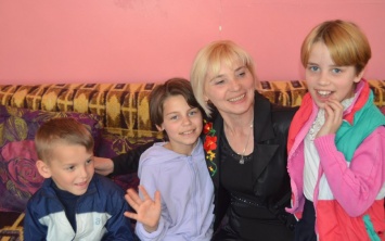 Трое детей из Беляевского района обрели новую семью