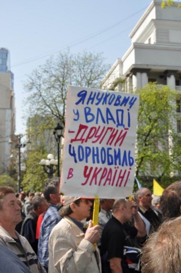 Этот день в истории: Ющенко назначил внеочередные выборы в Раду, послы ЕС одобрили предоставление Украине "безвиза"