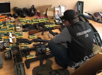 Одесситы в своей квартире организовали оружейный цех (фото)