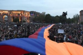 Бархатная революция а Армении: стоит ли бояться Еревану "вежливых людей" без опознавательных знаков