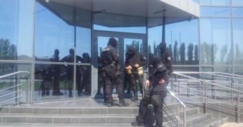 Сотрудники ГПУ и спецназ проводят выемку документов на «Ника-Тере» - портовики заявляют, что незаконно
