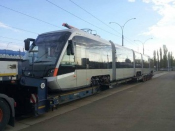 В Киев доставили очередной трамвай "Электрон" (фото)