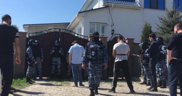 Массовые обыски у крымских татар в Крыму: два человека задержаны (ВИДЕО)